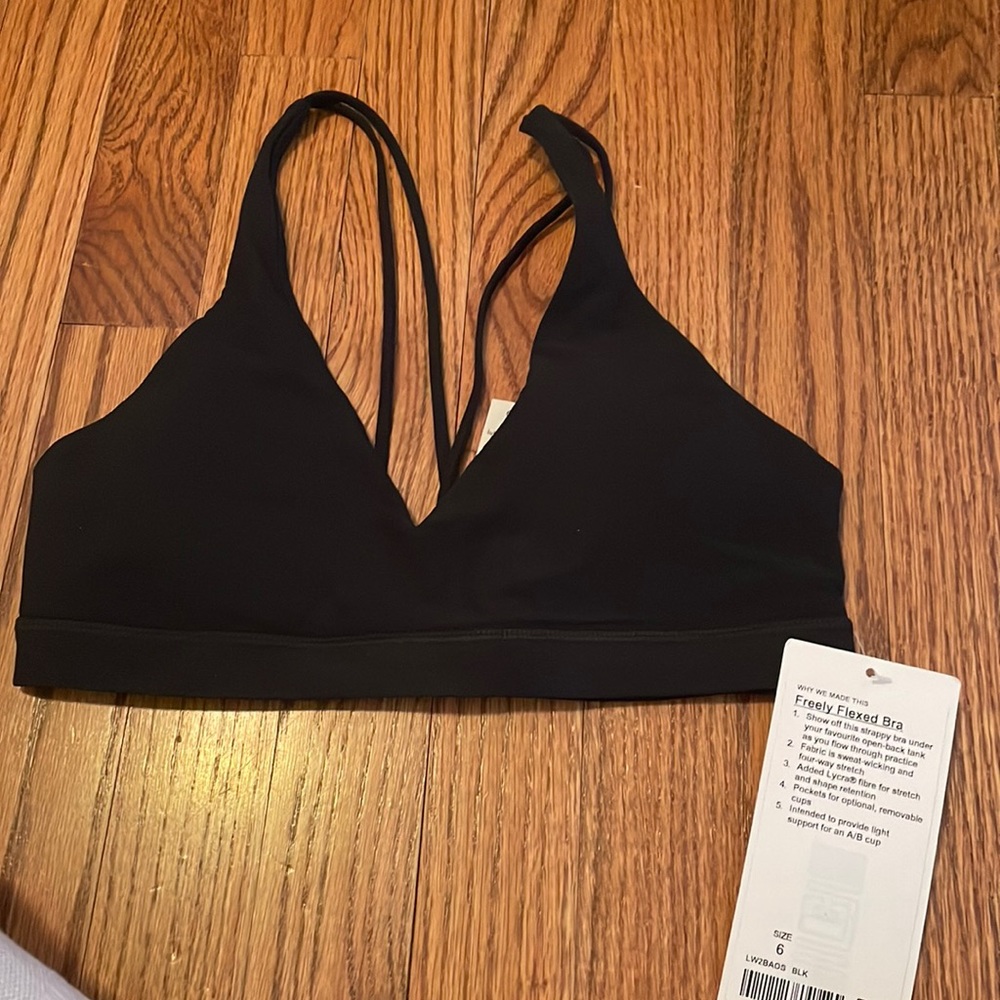 Lululemon NWT black freely flexed bra. RARE!!